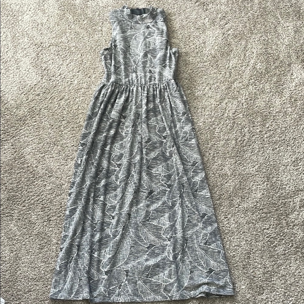 Anthropologie Gray and White Leaf-Print Maxi Dress